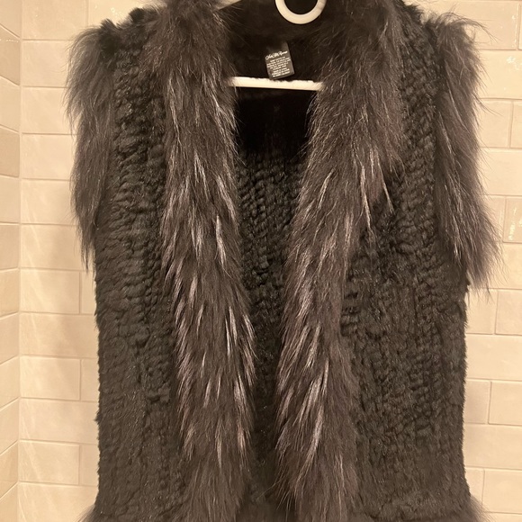 Saks fifth avenue fur vest. Black. Size S/M - Picture 2 of 13